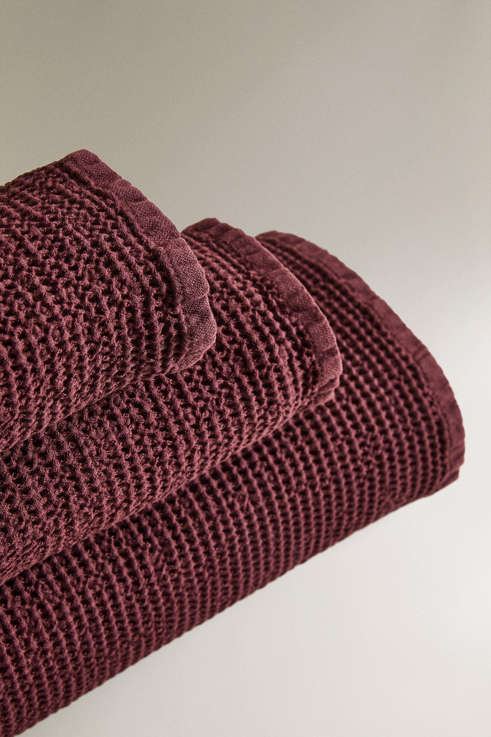 MINI WAFFLE-KNIT BATH TOWEL